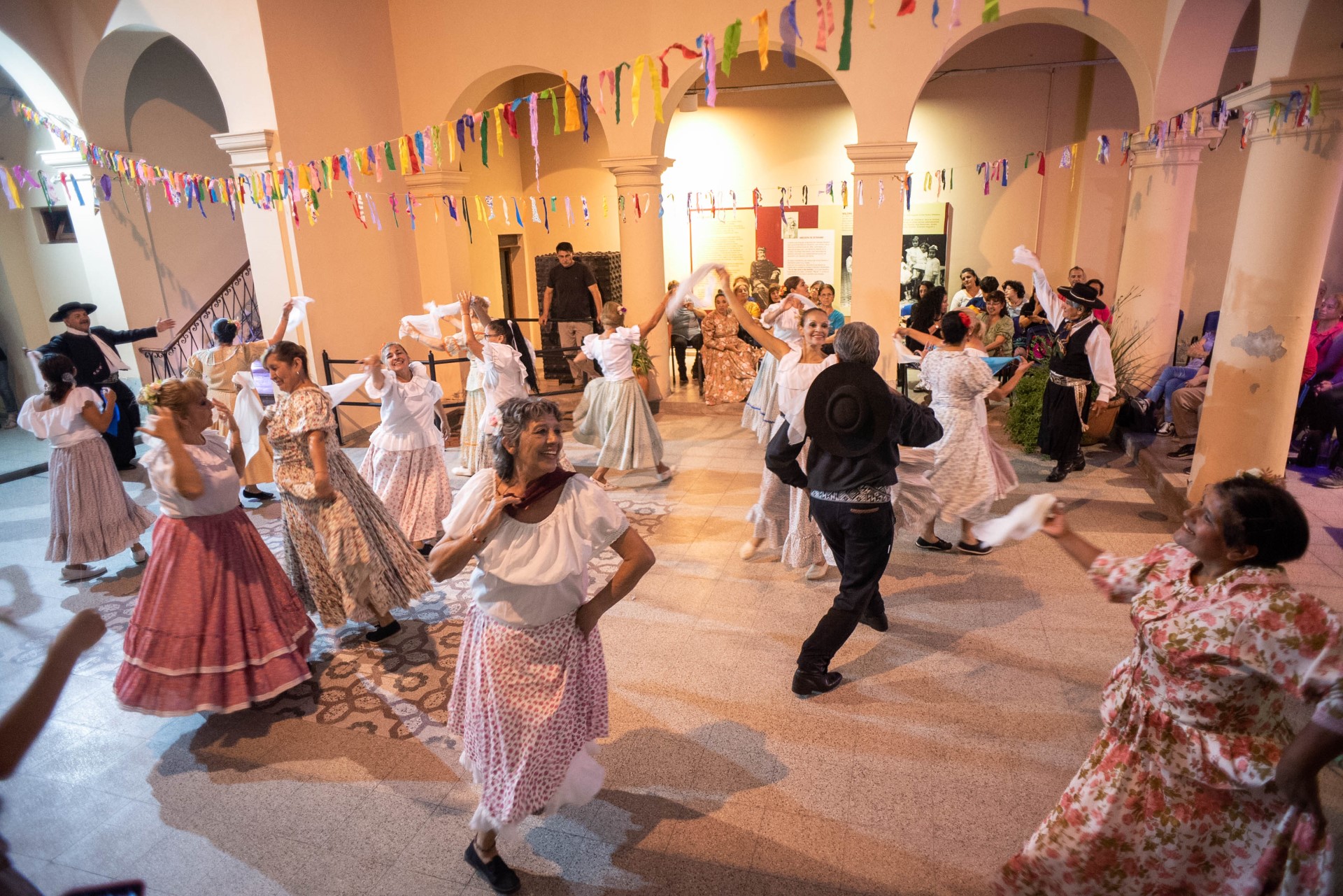 con-mucho-color-y-alegria-cerro-el-ano-el-taller-veni-a-bailar