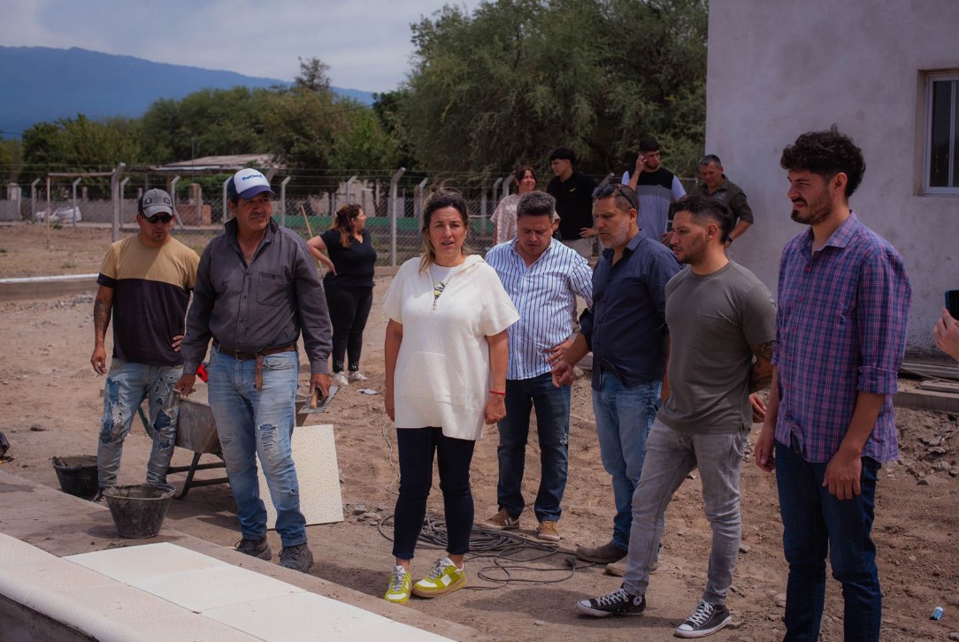 zenteno-superviso-los-avances-en-la-construccion-de-un-sum-y-de-una-plaza-en-las-tejas