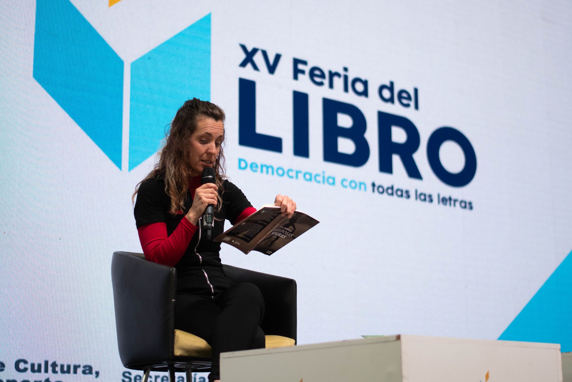 nina-ferrari-un-viaje-poetico-desde-la-periferia-a-la-feria-provincial-del-libro