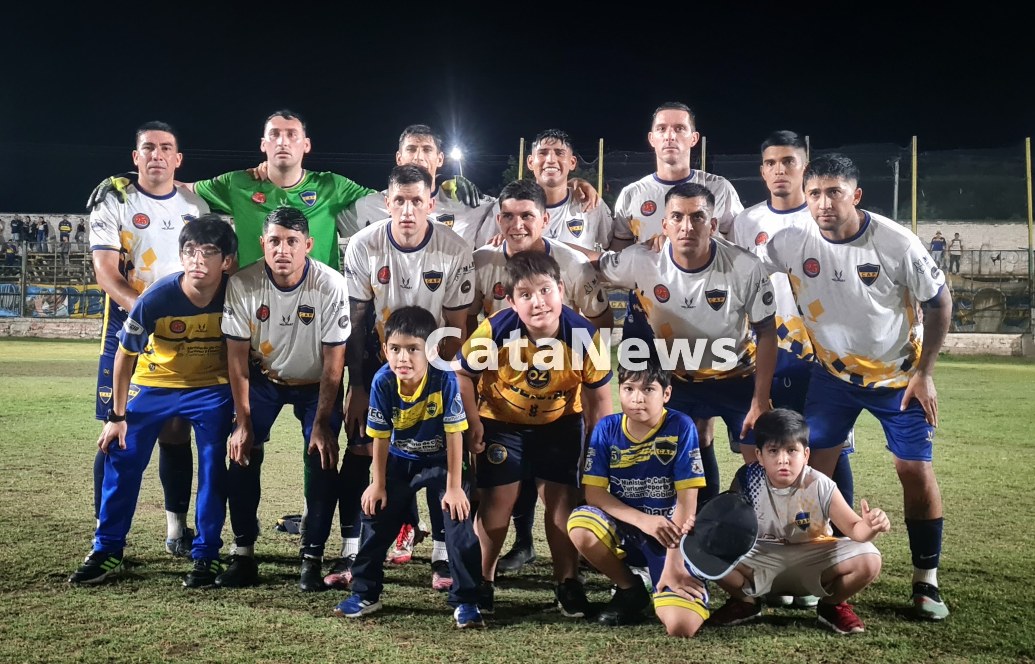 policial-vencio-a-defensores-y-se-subio-a-la-cima-en-soledad