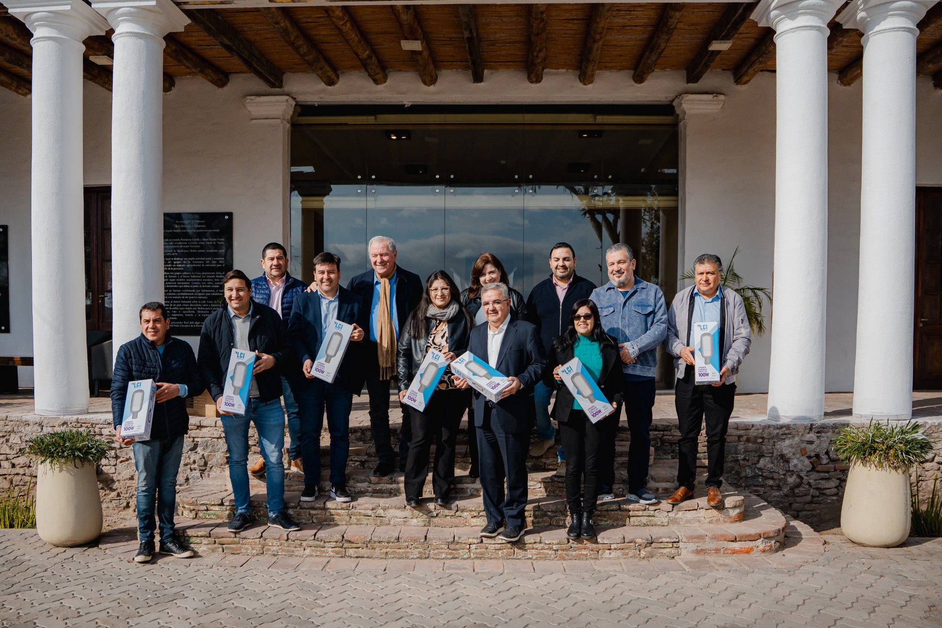 municipios-recibieron-luminarias-por-parte-de-la-provincia