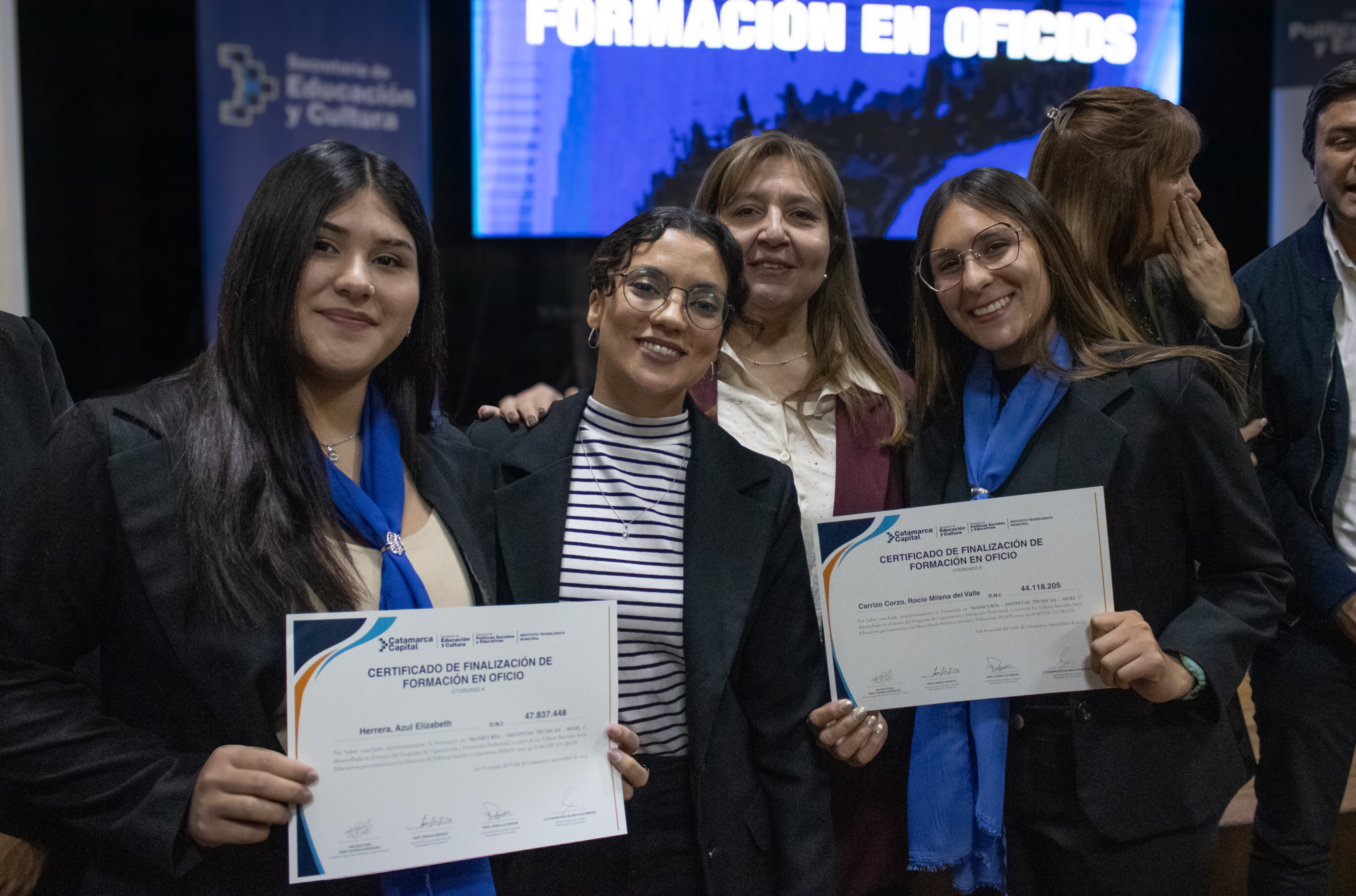 la-capital-certifico-a-otros-40-egresados-de-los-talleres-de-oficios