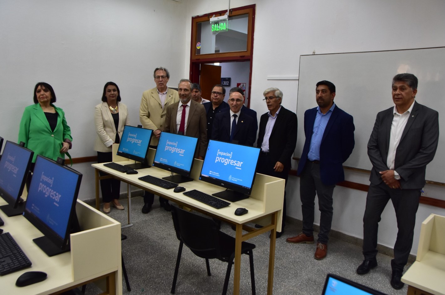 remodelacion-en-la-unca-reacondicionaron-los-laboratorios-el-patio-de-la-escuela-e-inauguraron-la-sala-progresar