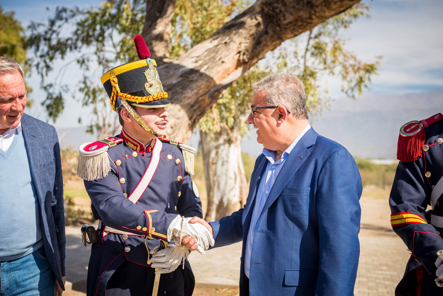 granaderos-visitan-catamarca-y-fueron-recibidos-por-el-gobernador