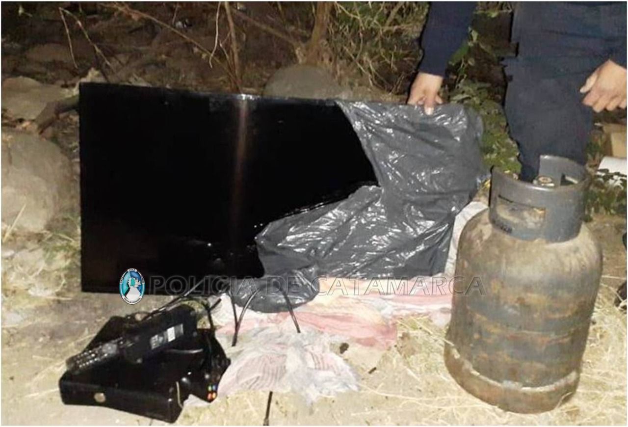 robo-un-smart-tv-una-consola-de-videojuegos-y-una-garrafa-de-una-casa