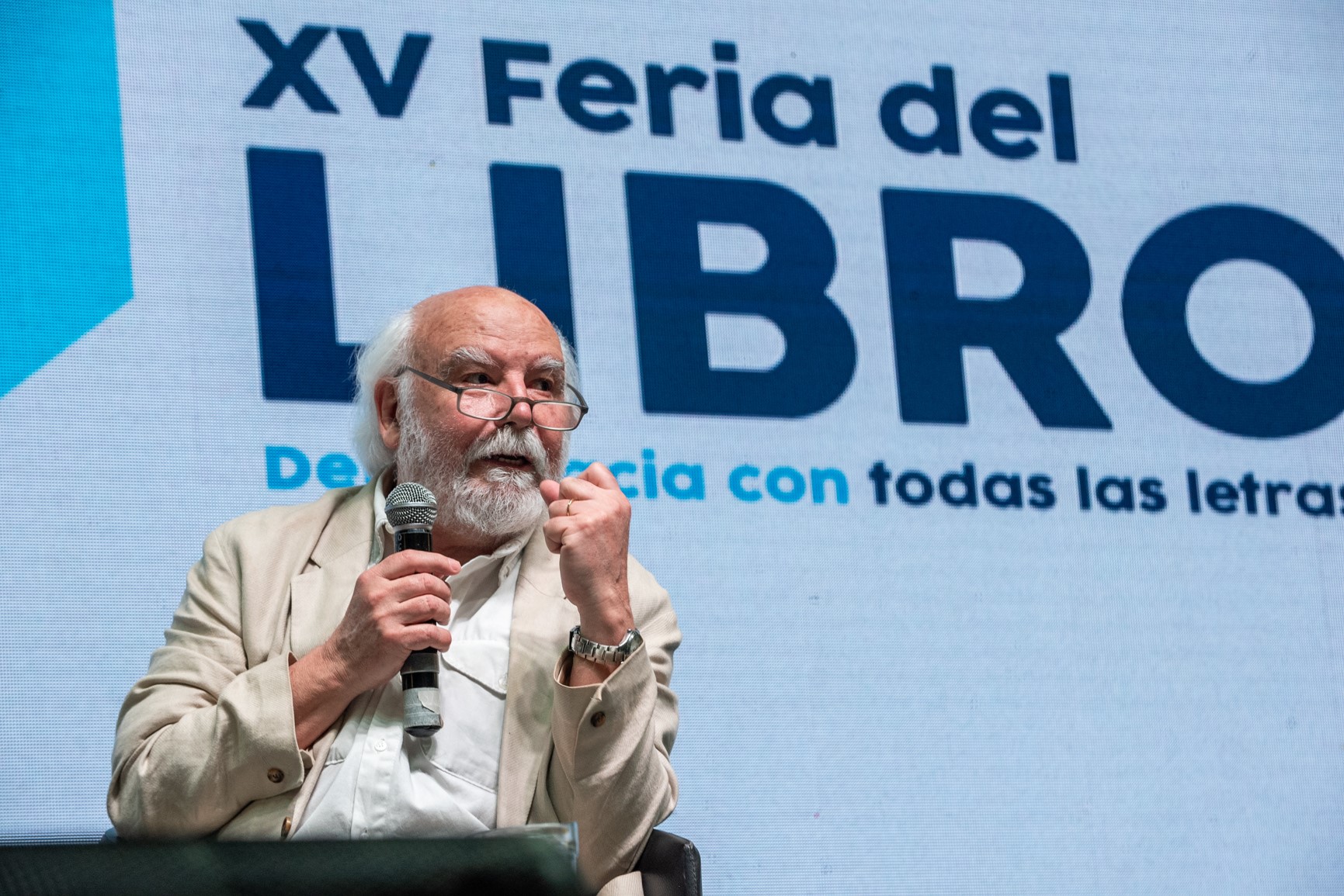sasturain-compartio-su-pasion-por-leer-y-escribir-con-el-publico-de-catamarca