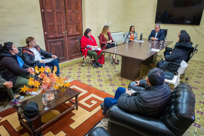 el-gobernador-se-reunio-con-padres-de-ninos-y-ninas-con-tdah-para-abordar-cobertura-y-asistencia