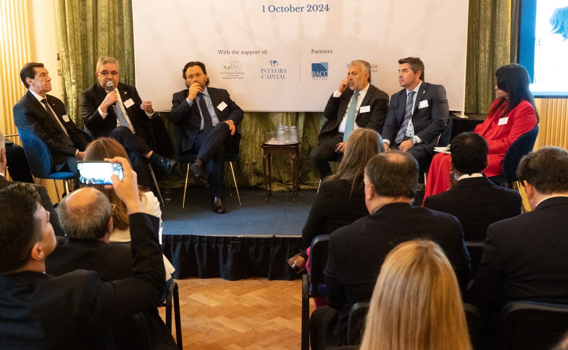 jalil-participo-del-argentina-day-en-londres-para-promover-inversiones-mineras-junto-a-gobernadores