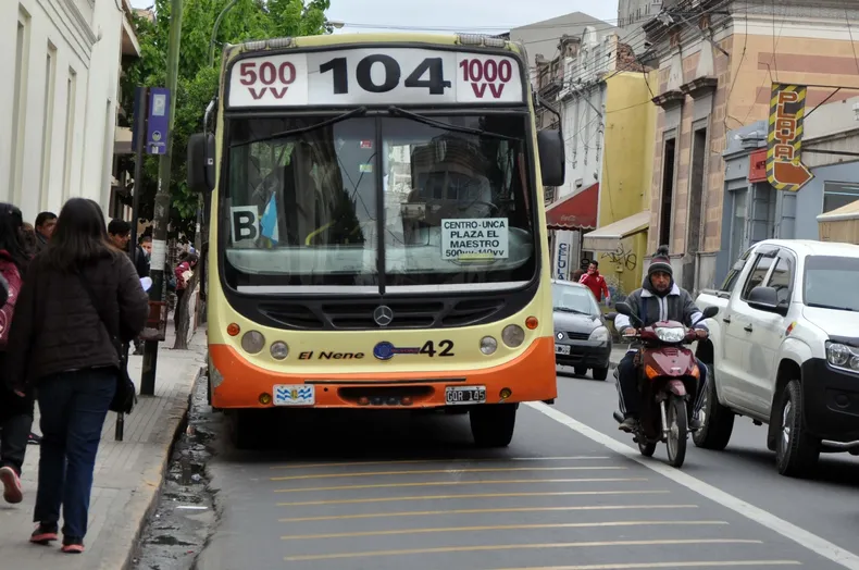 colectivos-reducen-la-frecuencia-ante-la-falta-de-combustible