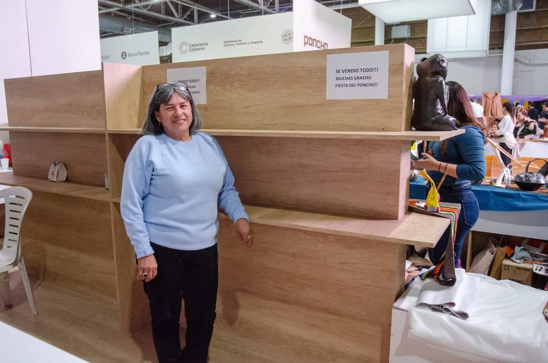 vendio-todo-una-artesana-logro-agotar-toda-su-produccion-antes-de-que-finalice-el-poncho