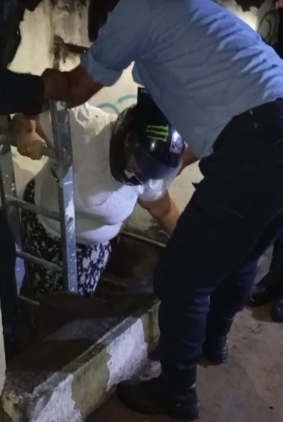 rescataron-a-una-mujer-que-cayo-dentro-de-una-cisterna-en-la-zona-norte-de-la-capital