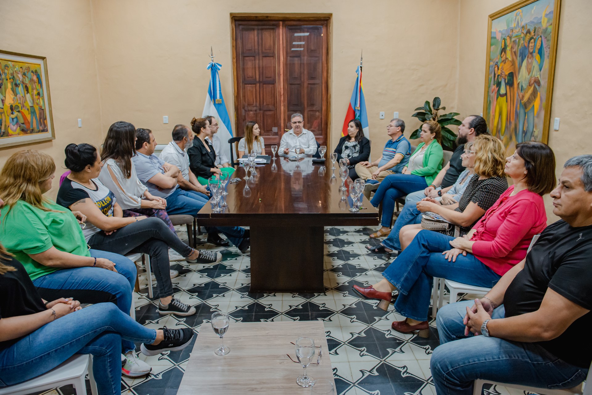 el-gobierno-busca-avanzar-con-el-tope-salarial