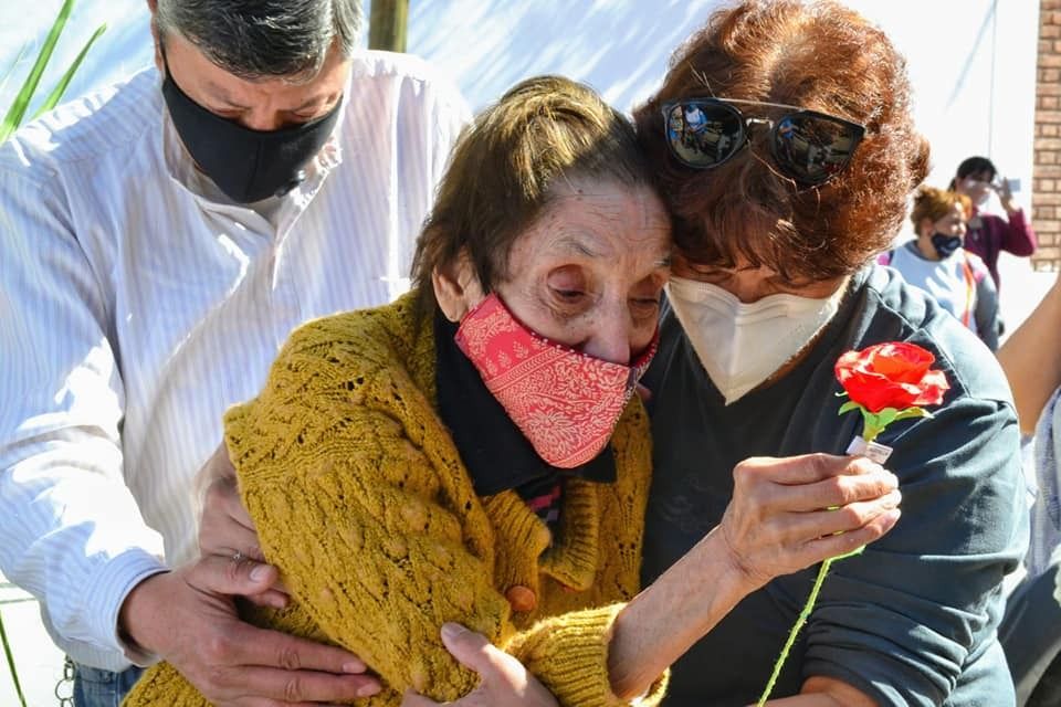 emotivas-muestras-de-fe-y-amor-a-la-madre-del-valle-en-suelo-riojano