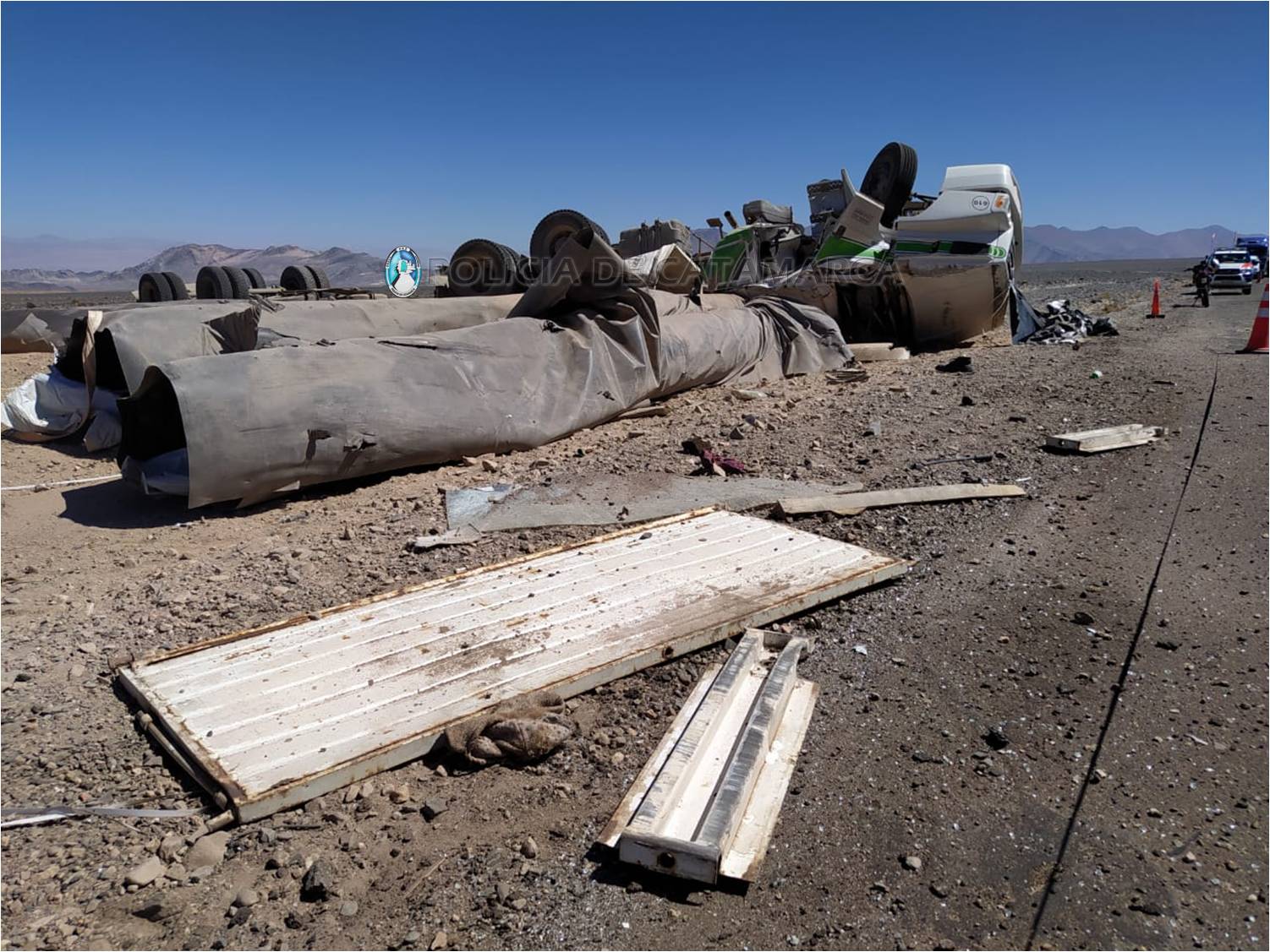 chofer-de-un-camion-perdio-la-vida-al-volcar-en-ruta-43