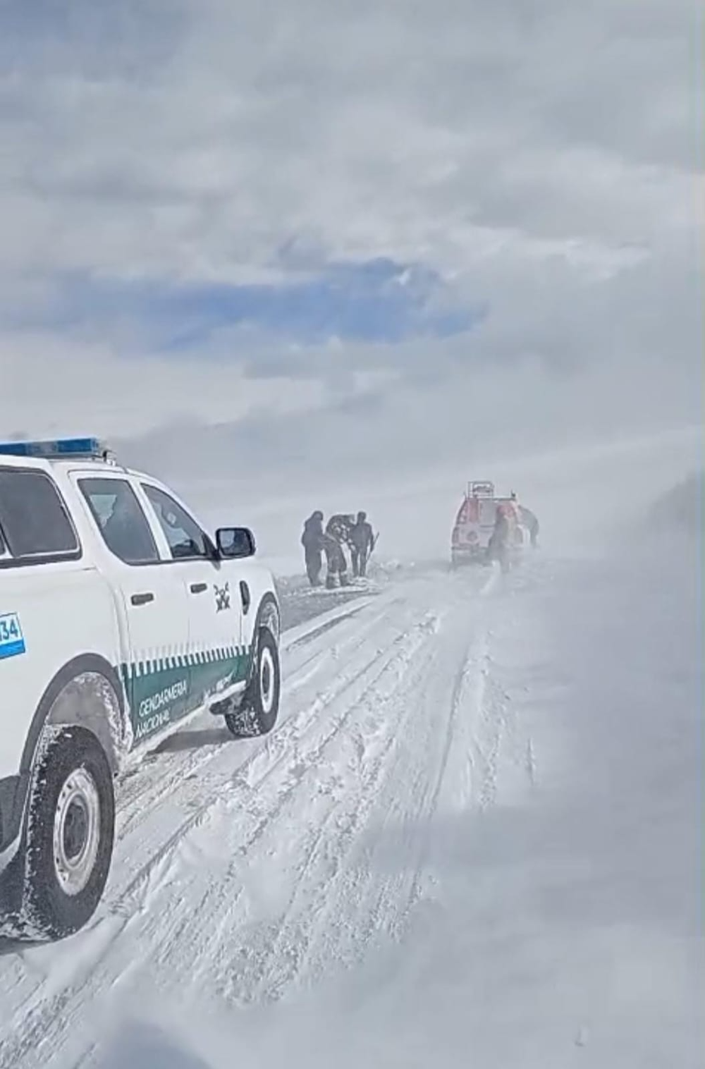 fuerte-temporal-de-nieve-en-la-puna-buscan-rescatar-a-mineros-mediante-un-operativo-aereo