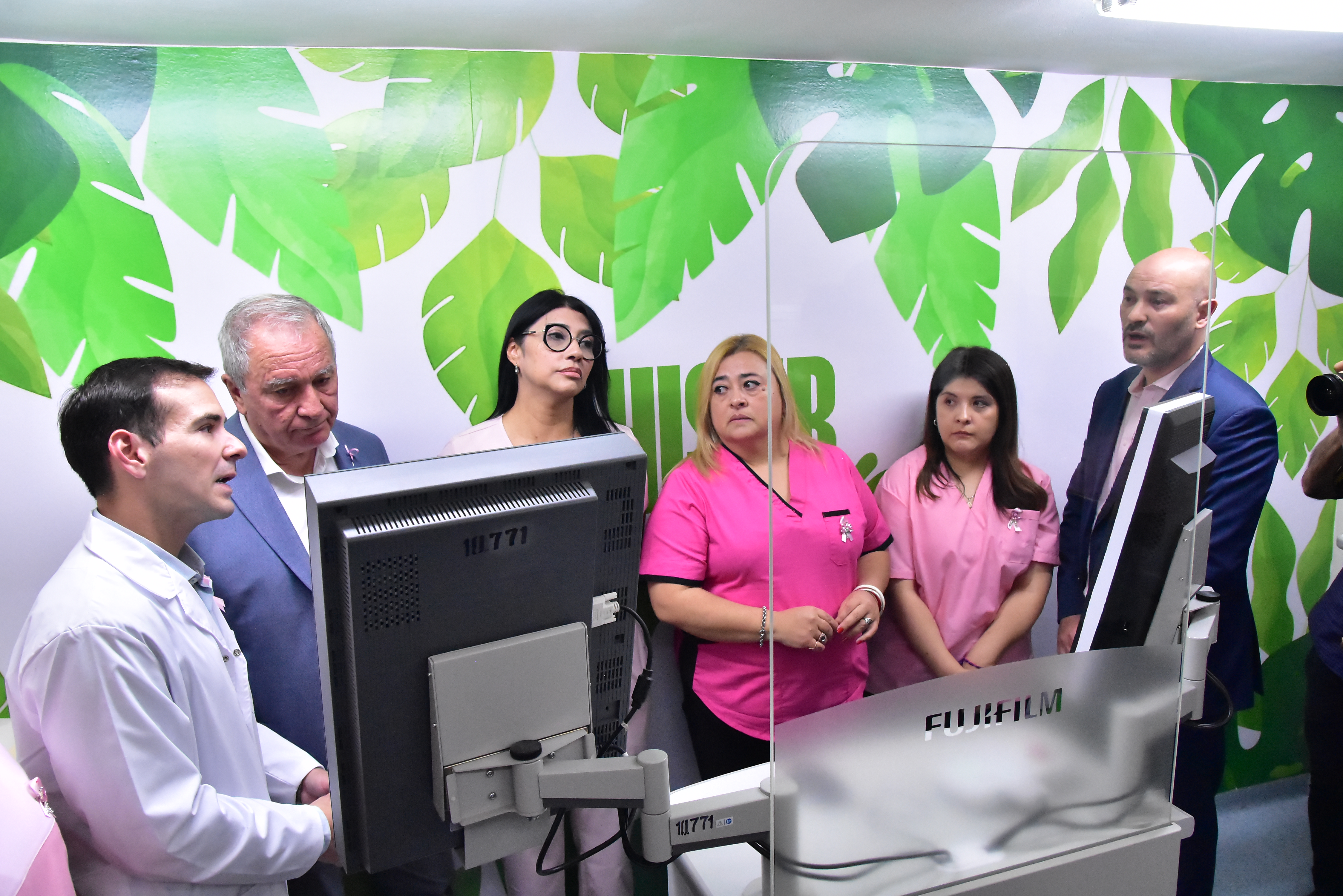 mes-rosa-ponen-en-funcionamiento-el-nuevo-mamografo-en-el-hospital-san-juan-bautista