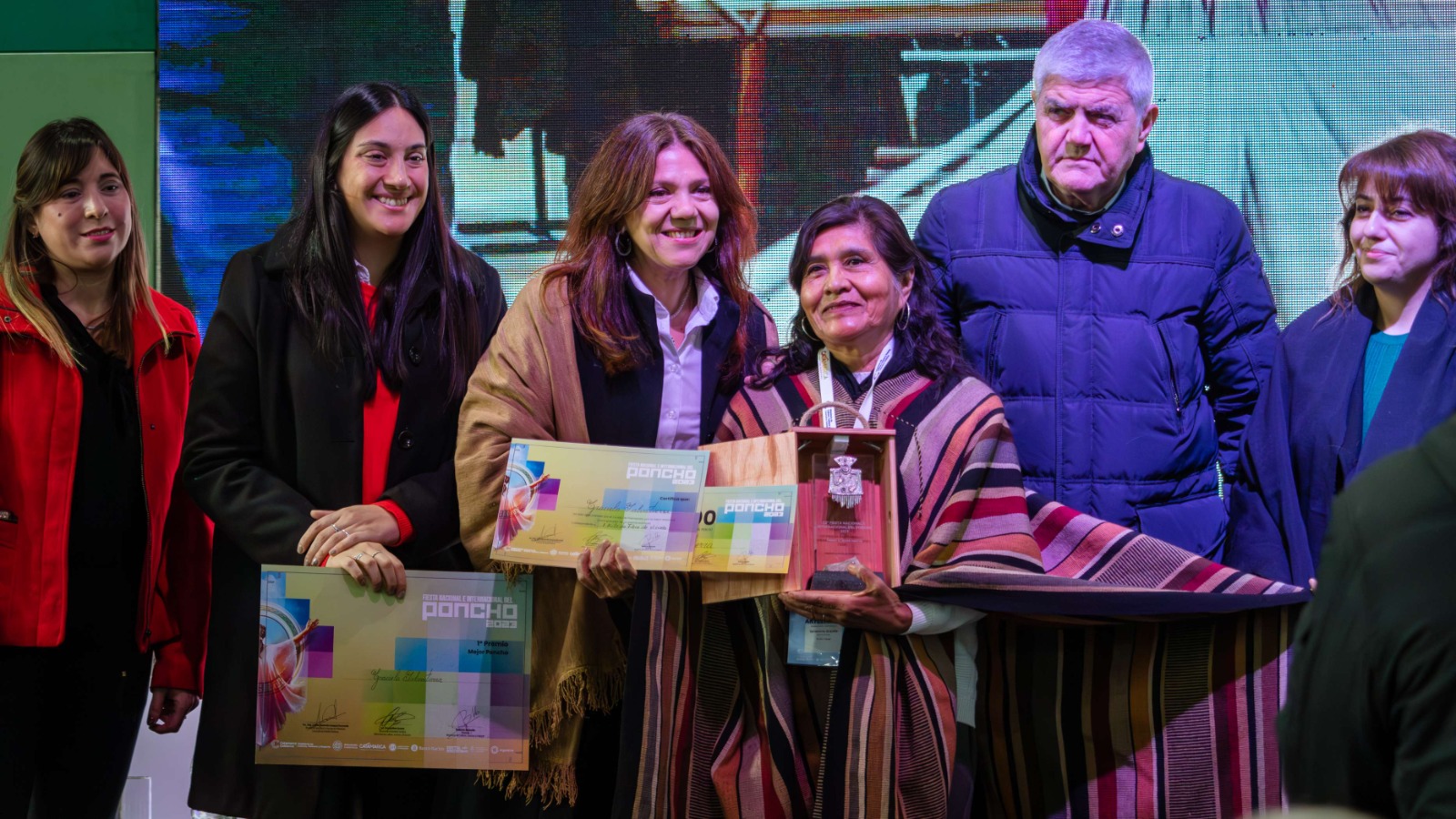 graciela-salvatierra-gano-el-premio-al-mejor-poncho-2023