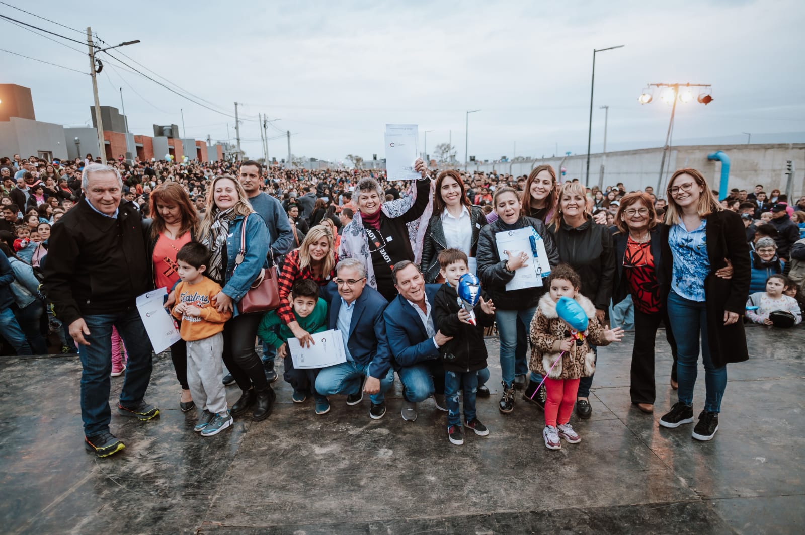 el-gobierno-entrego-501-viviendas-en-valle-chico