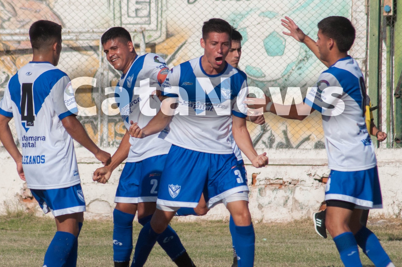 velez-logro-su-primer-triunfo-al-vencer-a-fiel