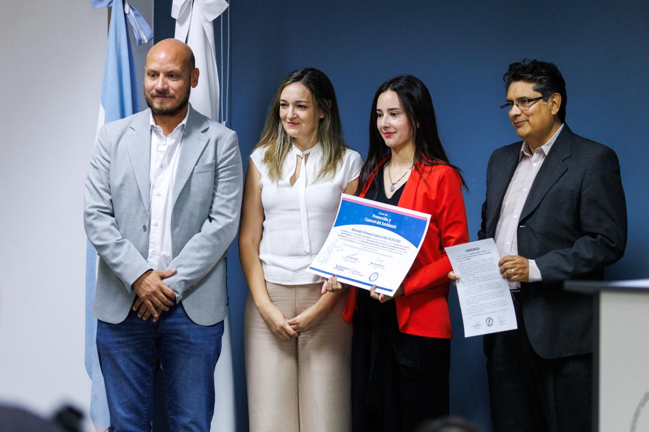 la-capital-y-la-unca-entregaron-certificados-del-curso-de-proteccion-y-control-ambiental