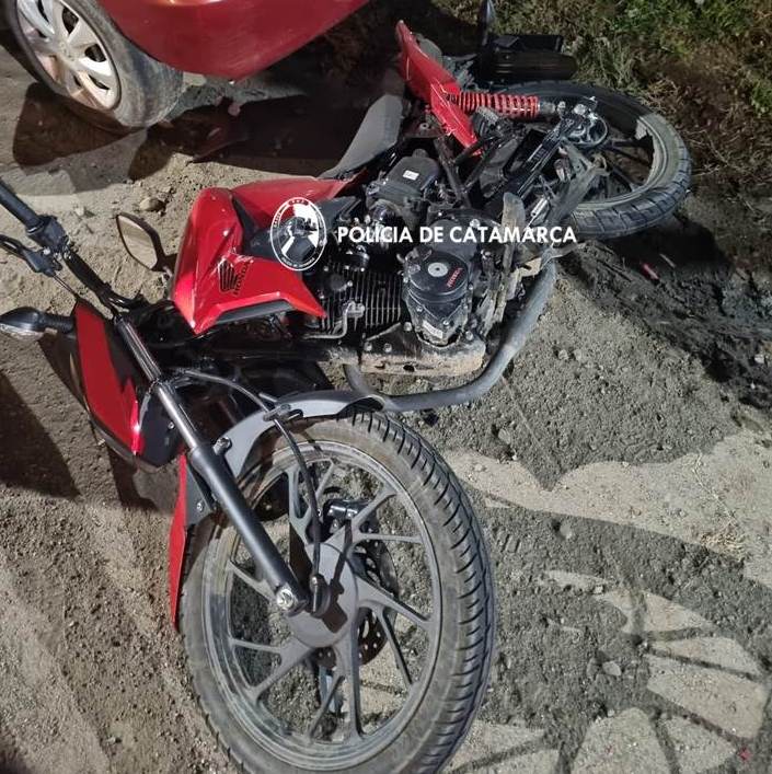 choco-con-su-auto-a-un-motociclista-lo-dejo-tirado-en-la-calle-y-se-fugo