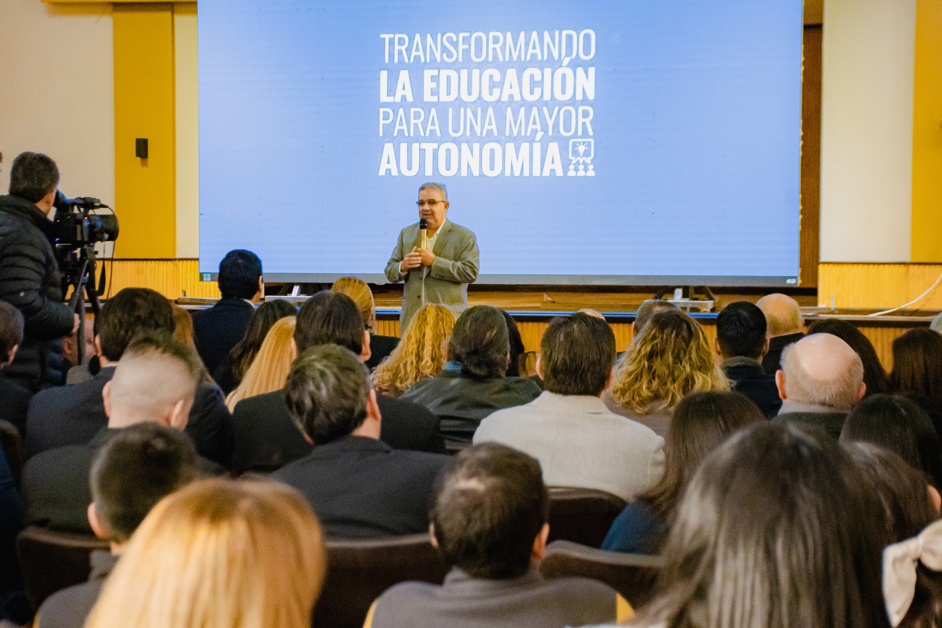 el-gobierno-presento-el-programa-transformando-la-educacion-para-una-mayor-autonomia