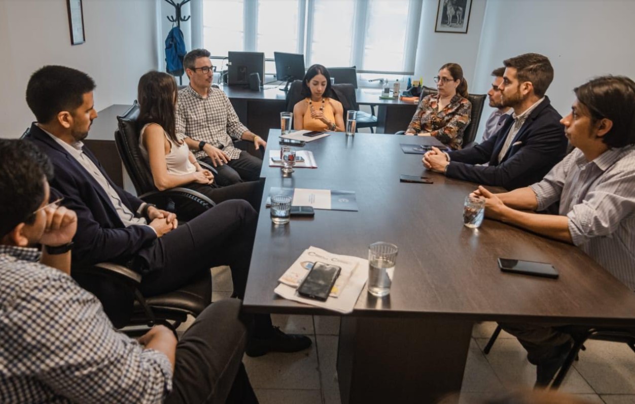 el-ministro-fernando-avila-recorrio-las-instalaciones-de-gobierno