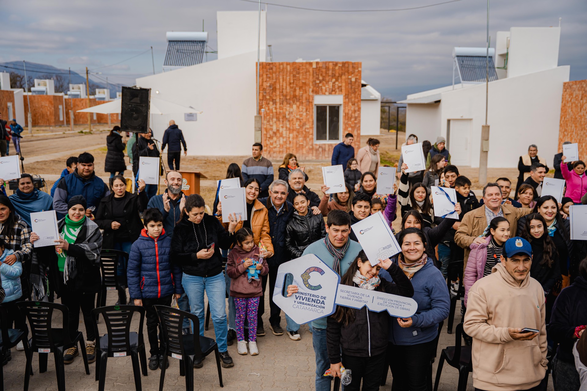 el-gobierno-entrego-38-viviendas-en-los-castillos